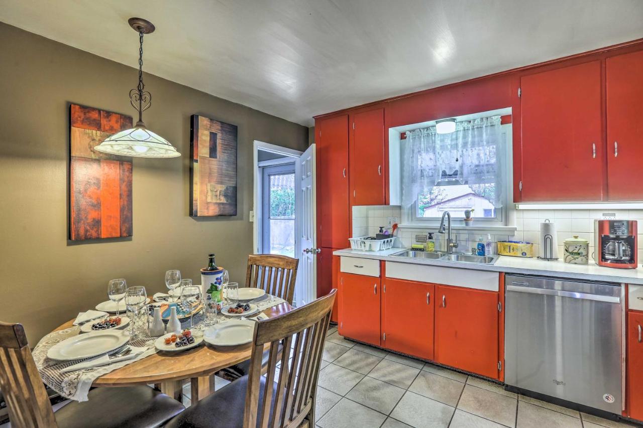 Relaxing Golden Getaway With Grill Less Than 1 Mi To Town! Exterior photo